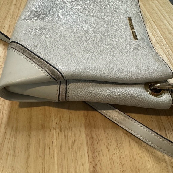 Michael Kors Ivory Pebbled Leather Crossbody Bag Purse - Picture 6 of 11